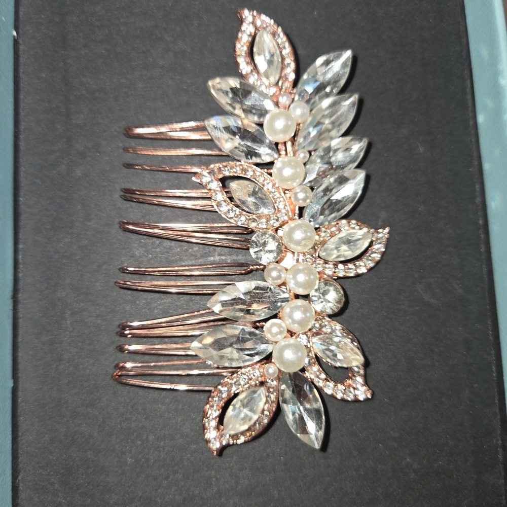 Elegant Rose Gold Hair Comb with Pearls and Crystals